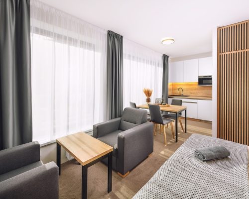 822x548-1-169858682885312-Izba-spalen-kuch-02 (1)
